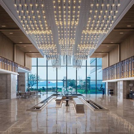 Xuzhou Marriott Hotel Lakeview Екстер'єр фото